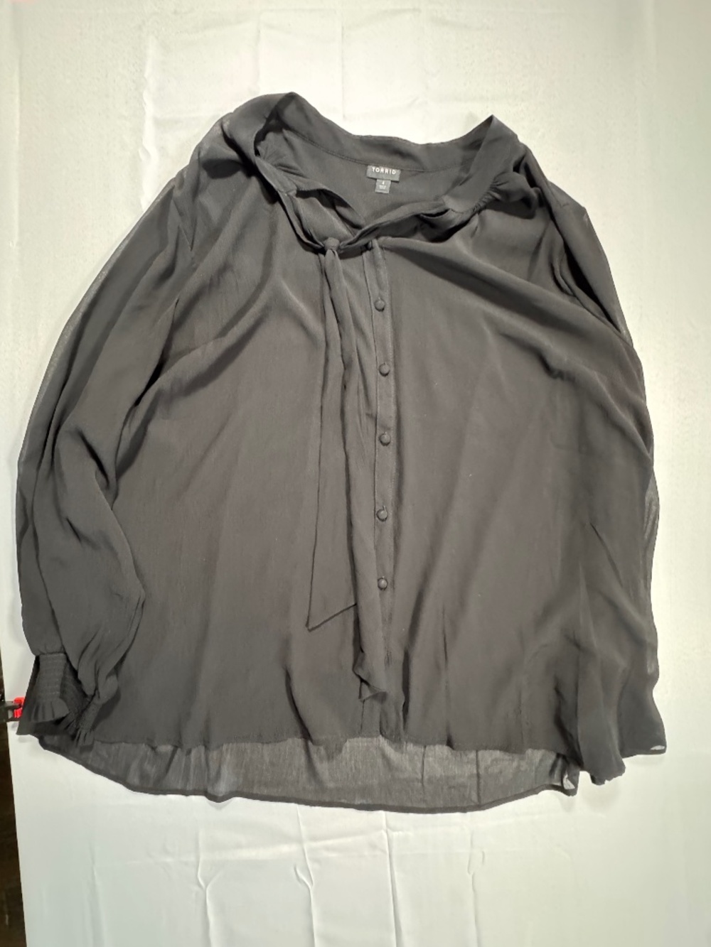 Torrid Black blouse with a tie around the neck. Size 4 (24/26)
